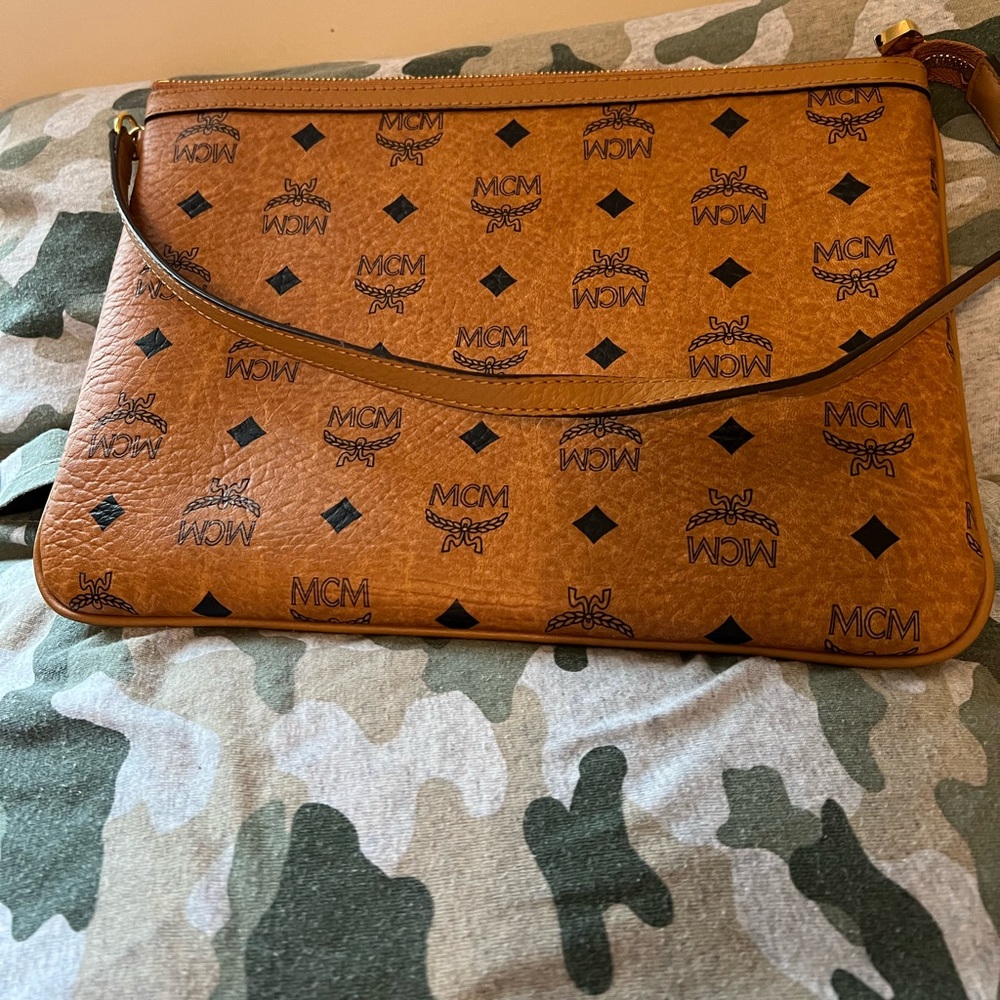 Gently used handbag!